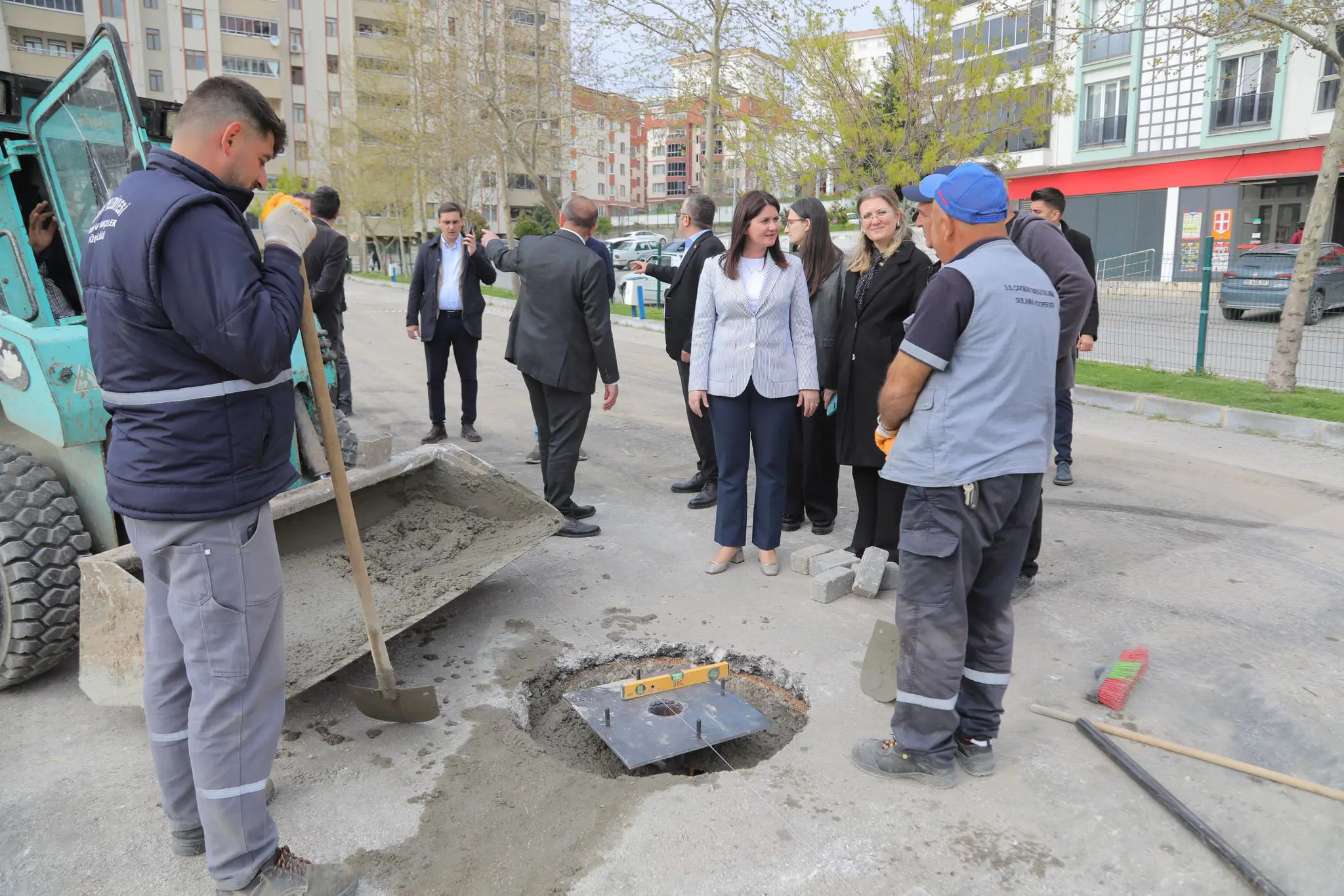BAŞKAN GENCAN SAHADA: KAMU ALANLARI TEK TEK GERİ KAZANILIYOR galeri görseli